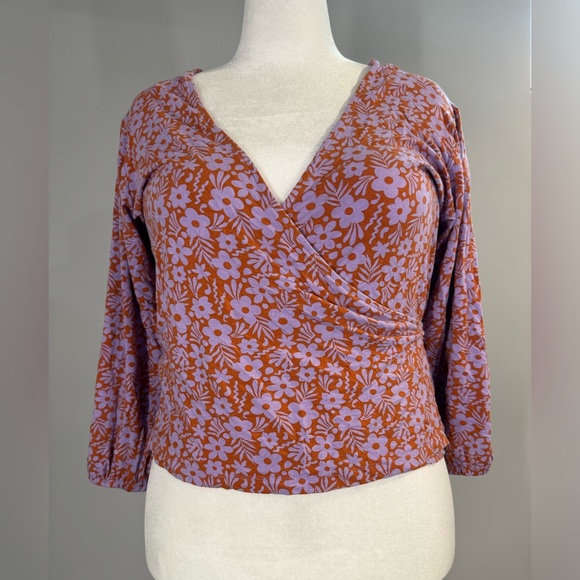 ASOS DESIGN Curve stretch wrap blouse with puff sleeves in retro floral print - Picture 6 of 9